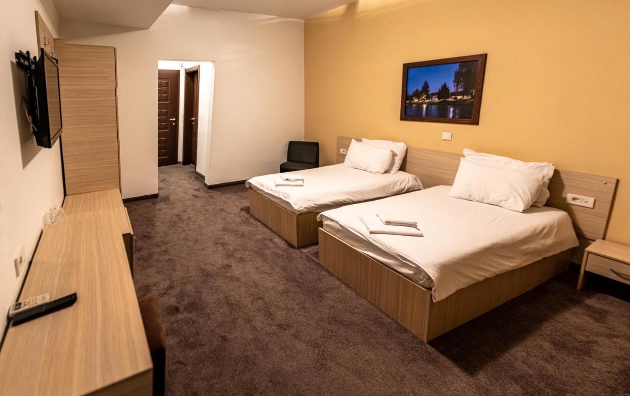 Hotel Beograd סטרוגה מראה חיצוני תמונה
